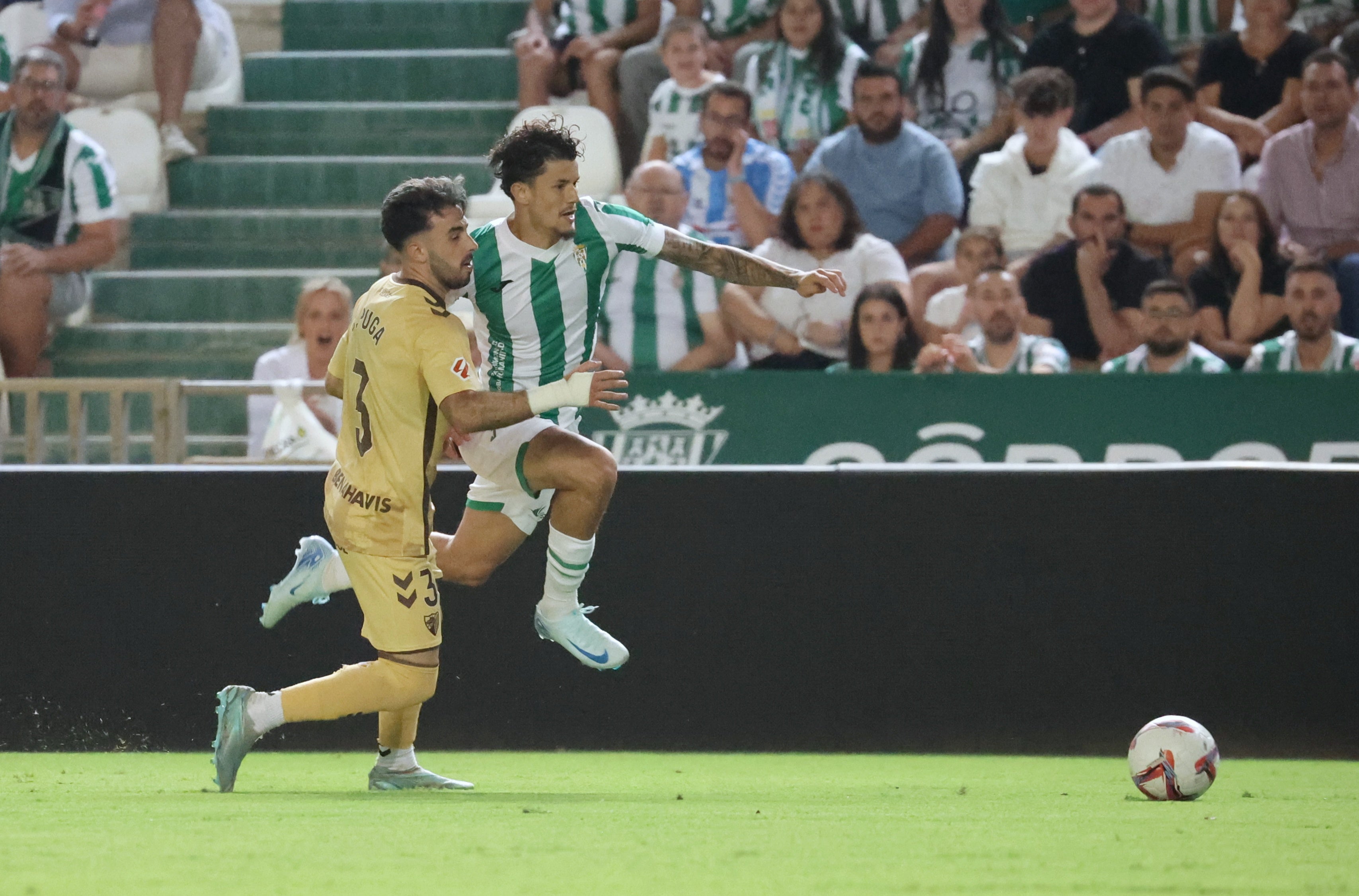 Las mejores imágenes del intenso derbi entre el Córdoba y el Málaga