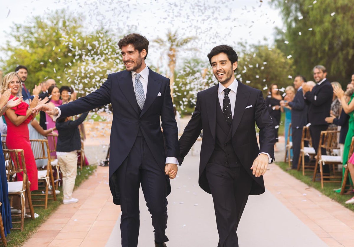 Juan Carlos Caballero y Javier Zamora, en su boda en una imagen difundida por la alcaldesa de Valencia, María José Catalá, en su cuenta de X