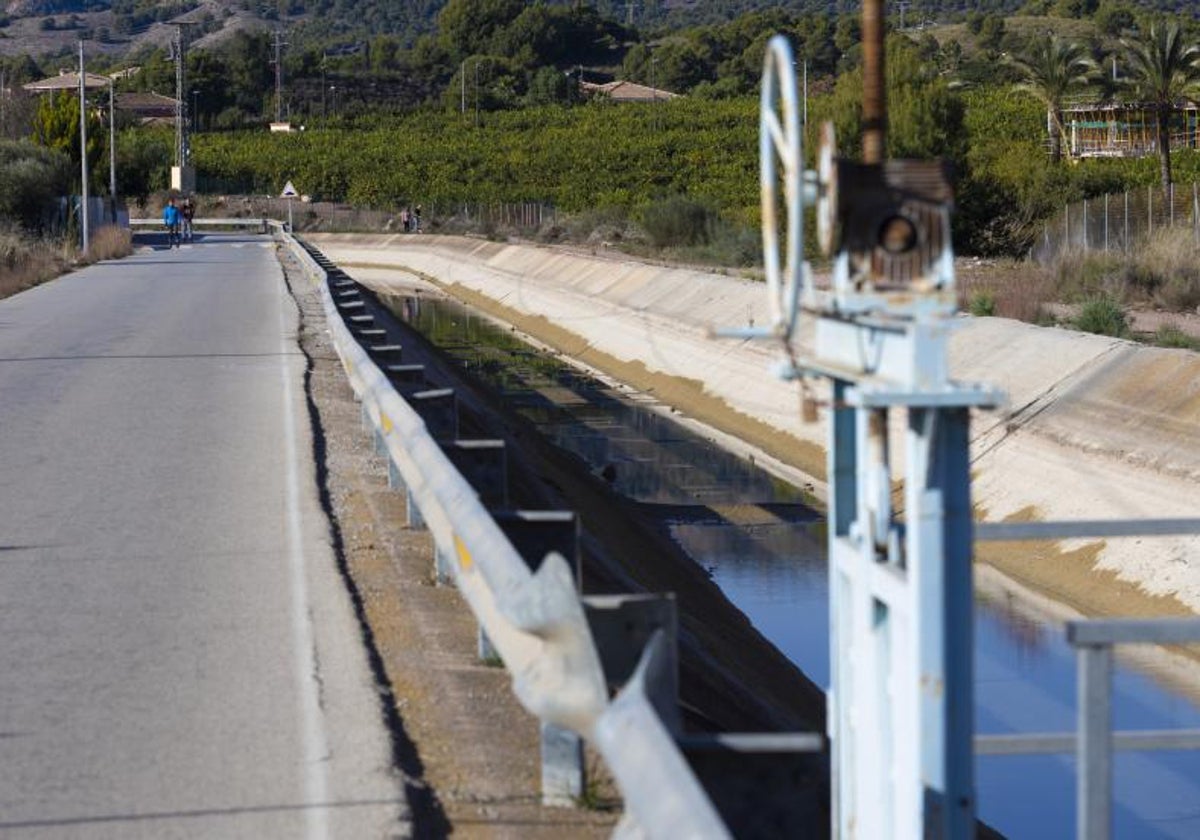 Conducción del trasvase Tajo-Segura en la Vega Baja