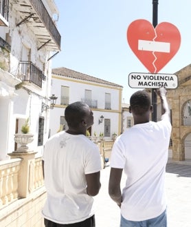 Imagen secundaria 2 - En el centro aprenden español, van al instituto, se forman para trabajar en un oficio y aprender valores para estar en la sociedad que les rodea. 