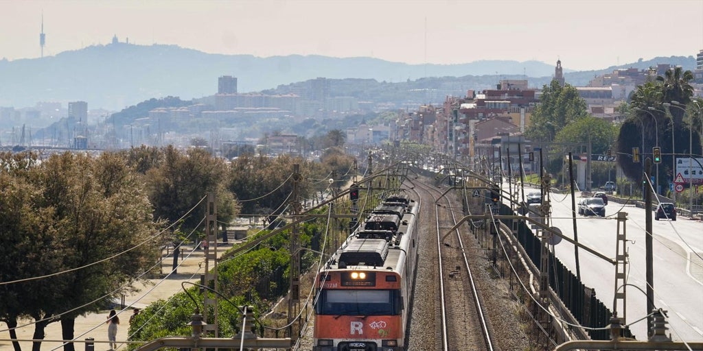 Muere una joven de 17 años tras ser atropellada en el paso a nivel de Montcada (Barcelona)