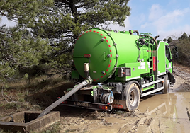 Agricultura suministra más de 12 millones de litros de agua en 44 municipios valencianos para garantizar la supervivencia de ganado