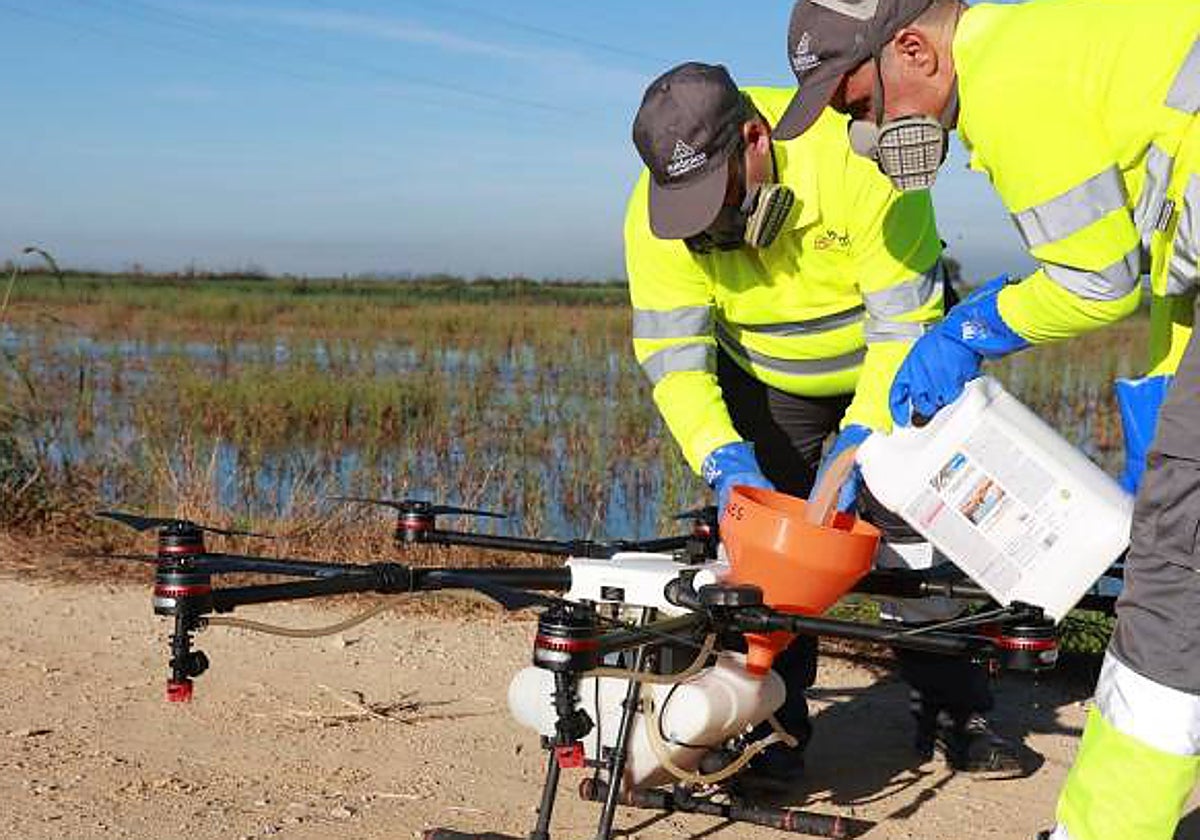 Campaña para el tratamiento contra los mosquitos que propagan el Virus del Nilo  en La Puebla