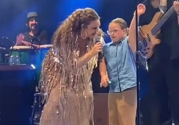 La niña con síndrome Down que deja sin palabras a Niña Pastori en pleno escenario en Córdoba