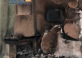 Unos policías salvan la vida a un hombre  atrapado en un incendio y medio axfixiado en una vivienda en Xàtiva