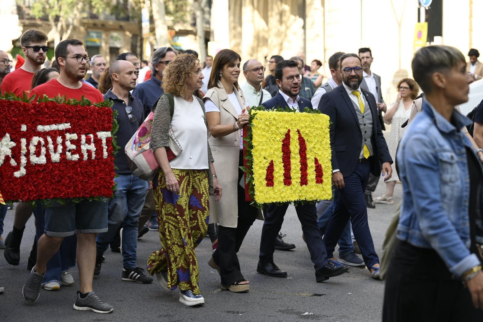Junto al líder de ERC, han participado en la ofrenda foral  las juventudes del partido, los cuales fueron abucheados e insultados en la noche del martes 