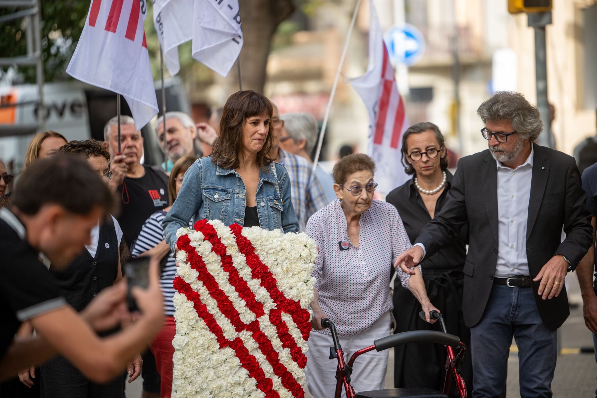 Miembros del Consejo por la República llegan al monumento de Rafael Casanova