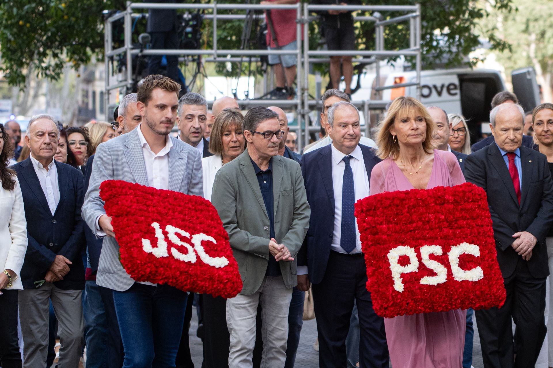 La viceprimera secretaria del PSC, Lluïsa Moret, llega a la ofrenda floral al monumento de Rafael Casanova