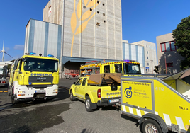 Un incendio obliga a desalojar una fábrica en Gran Canaria