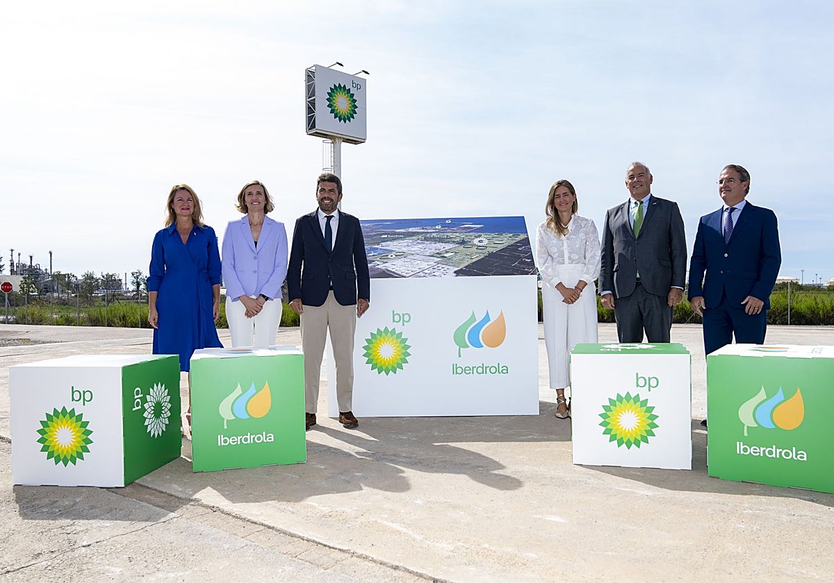 El presidente de la Generalitat, Carlos Mazón, conoce el proyecto de hidrógeno verde de bp e Iberdrola en Castellón