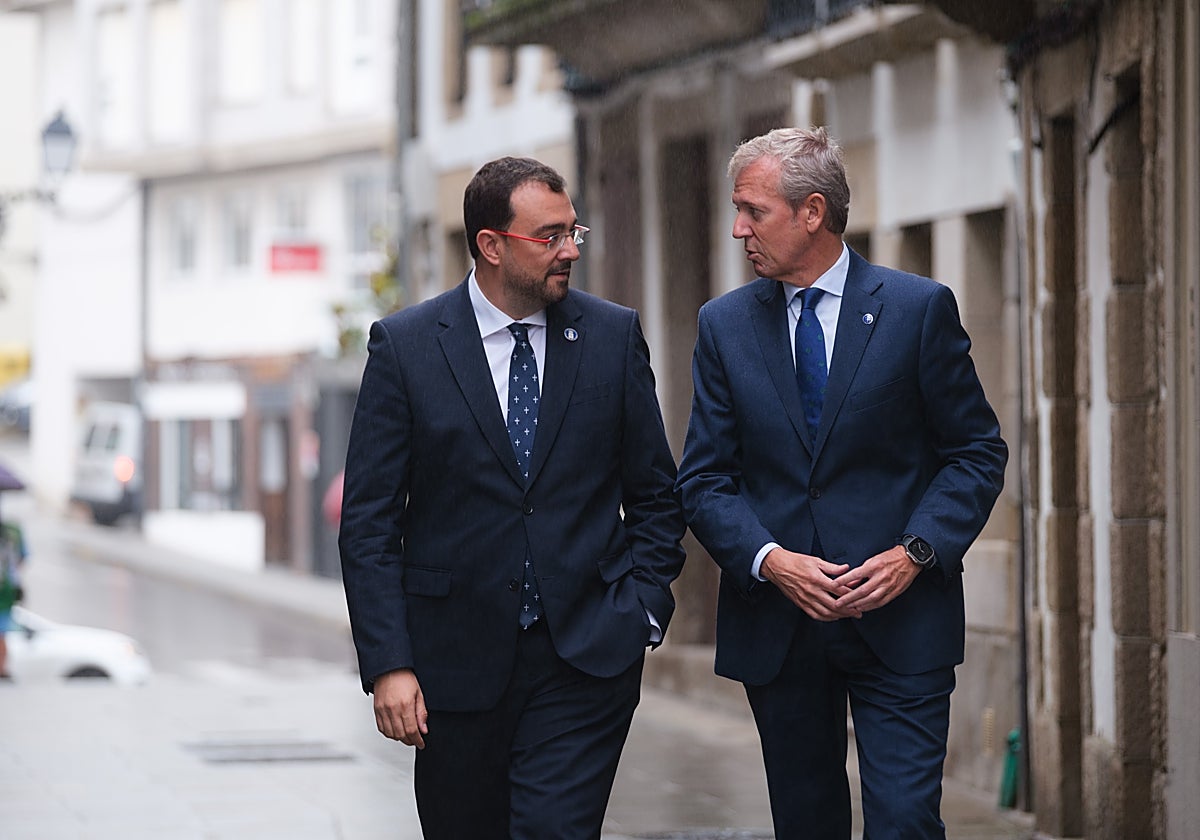 Alfonso Rueda y Adrían Barbón ayer en Viveiro, Lugo