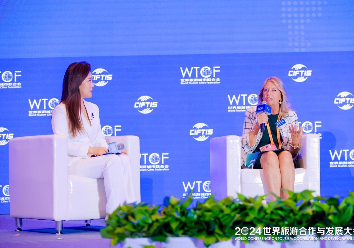 La alcaldesa durante su intervención en el foto en China