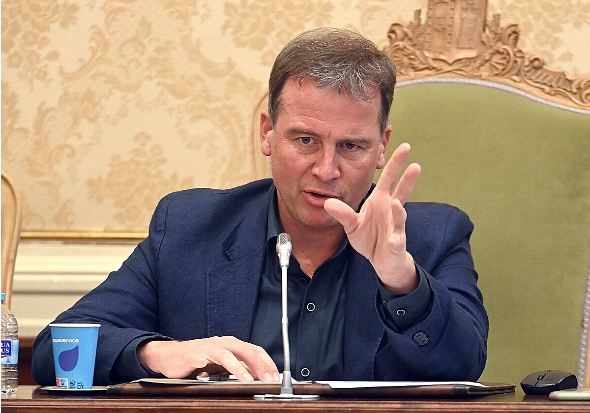 El presidente de la Diputación de Burgos, Borja Suárez, durante el debate del estado de la provincia