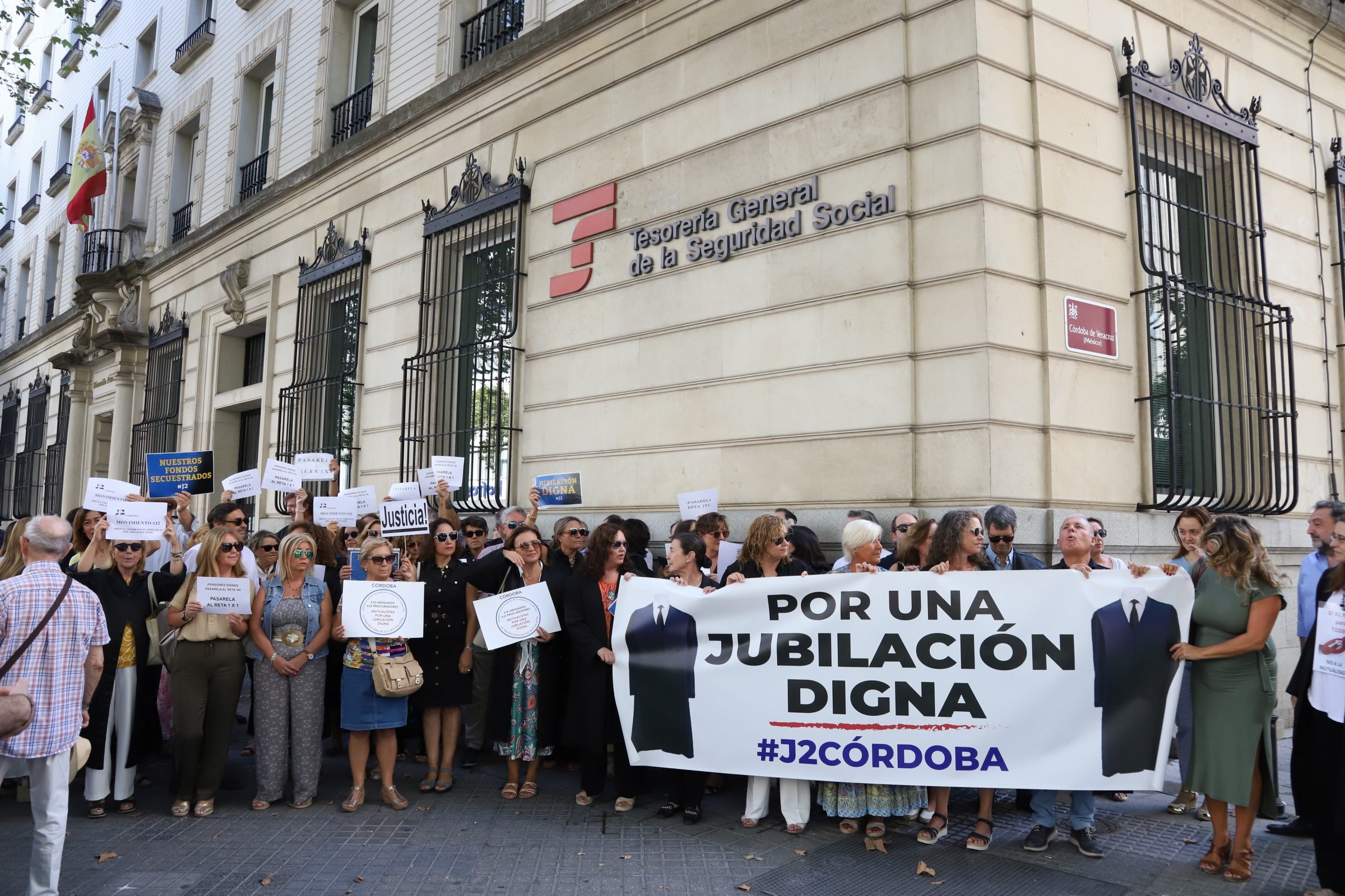 Fotos: la protesta de los abogados y procuradores cordobeses por sus pensiones