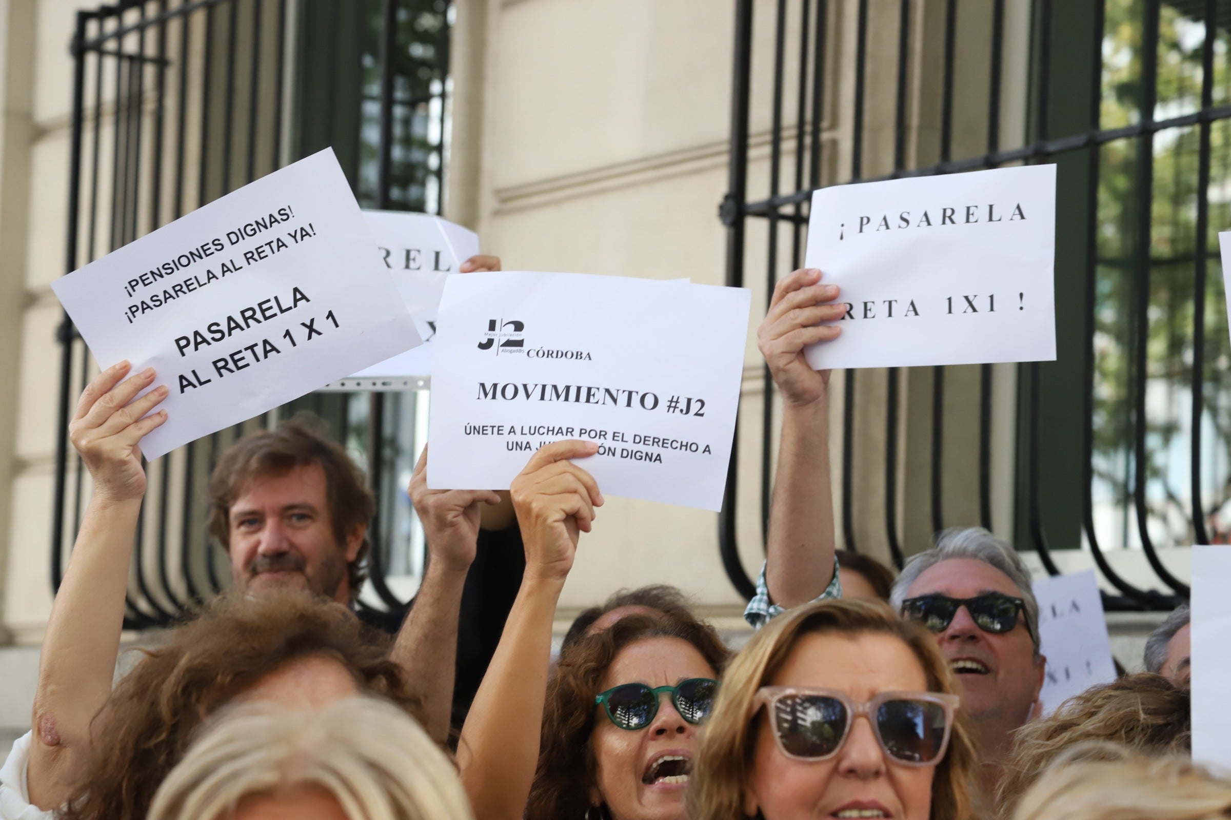Fotos: la protesta de los abogados y procuradores cordobeses por sus pensiones
