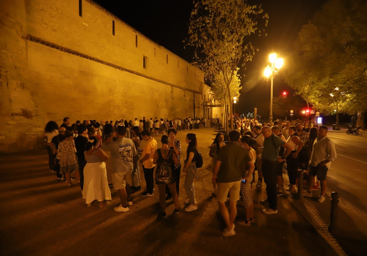 Colas de público en el Alcázar durante la celebración de la Noche del Patrimonio