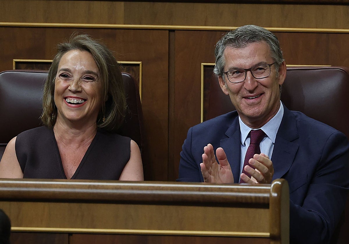 El líder del PP, Alberto Núñez Feijóo, junto a la Secretaria General del partido, Cuca Gamarra