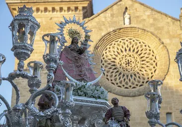 Fotos: la solemne procesión de la Virgen de Villaviciosa por la calles