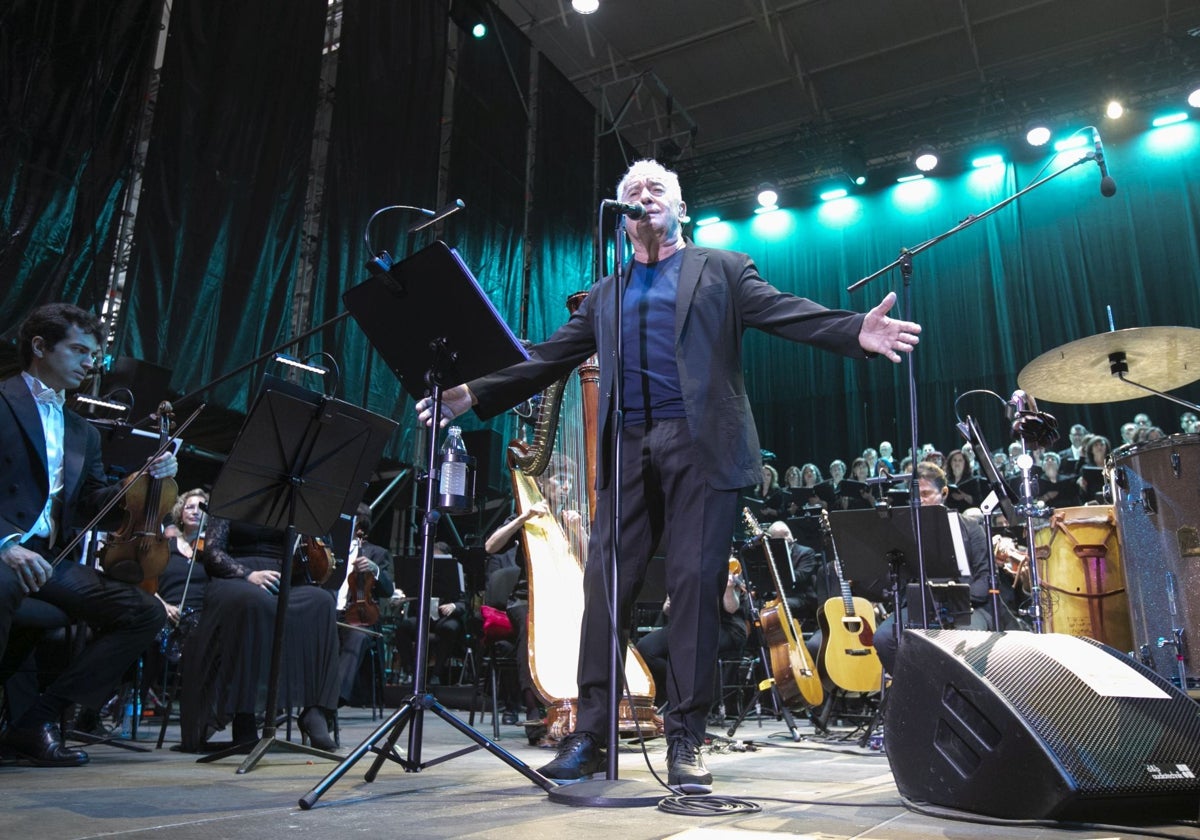 Víctor Manuel se presenta esta gira con orquesta sinfónica y coral