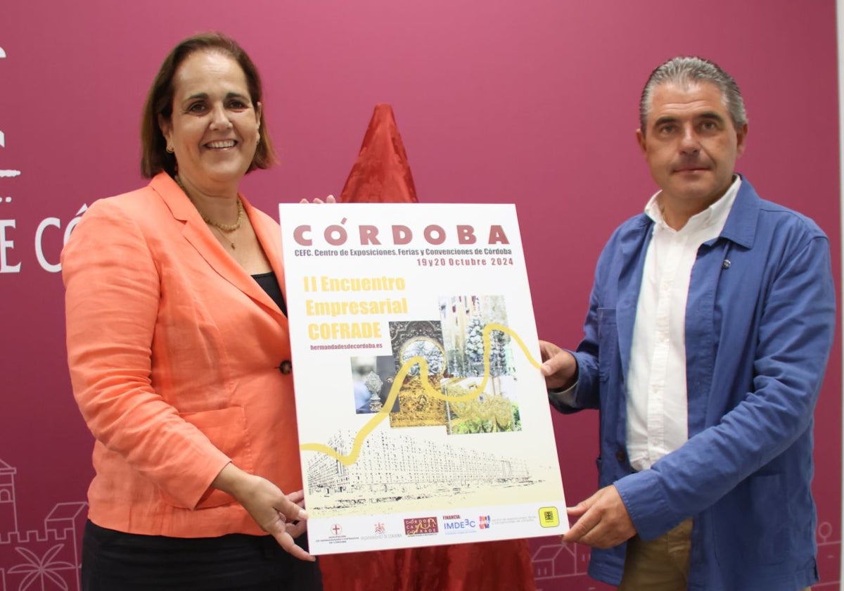 Blanca Torrent y Manuel Murillo, durante la presentación en el Ayuntamiento, este lunes