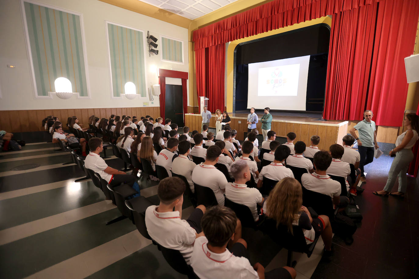 La vuelta a clase en Secundaria, Bachillerato y FP en Córdoba, en imágenes