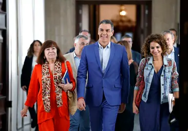 Sánchez anuncia la aprobación del plan contra los medios y compara la situación de las libertades en España con la de Venezuela