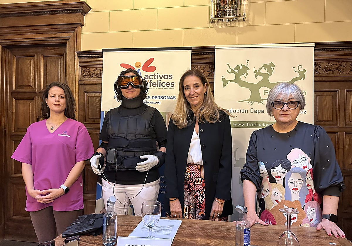 La Fundación Cepa González Díez y la Asociación Activos y Felices presentan un simulador de edad que recrea el envejecimiento de las personas y ciertas discapacidades