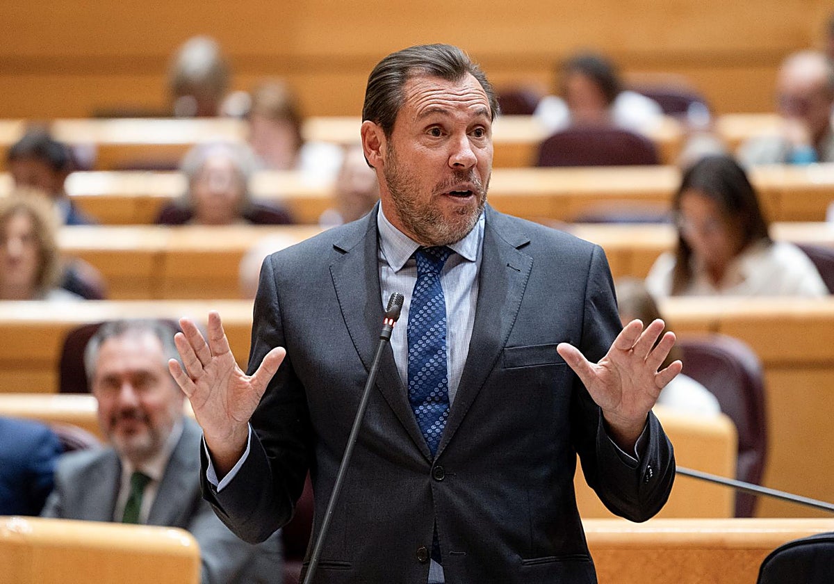 El ministro de Transportes, Óscar Puente, en el Senado