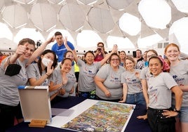 'Calentamiento' con un puzzle «de récord» en Valladolid: 2.000 piezas en menos de 50 minutos