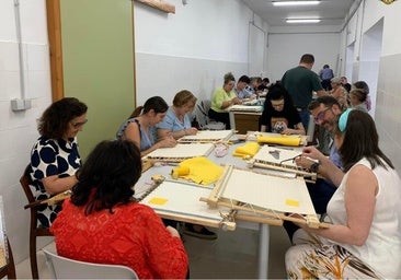 Puntadas y técnica, el taller de bordado del Perdón vuelve con varios niveles de aprendizaje