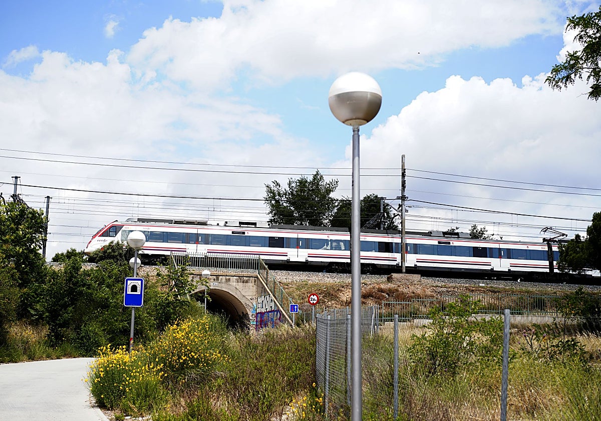 Un tren transitando por la Comunidad de Madrid