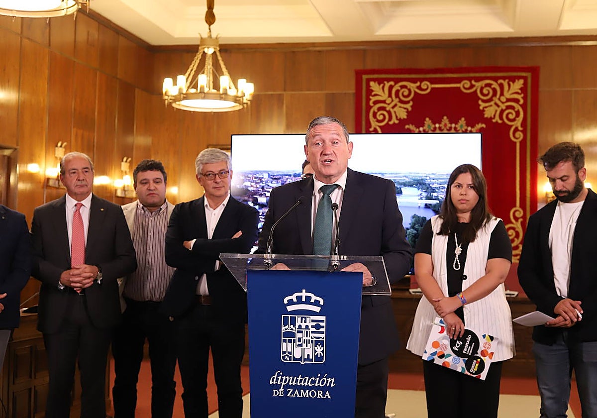 . El presidente de la Diputación de Zamora, Javier Faúndez, y la presidenta de la presidenta del Patronato de la Fundación Escuela Internacional de Industrias Lácteas, Sara Fregeneda, hacen balance de la II Feria Internacional del Queso de Zamora 'Fromago Cheese Experience'