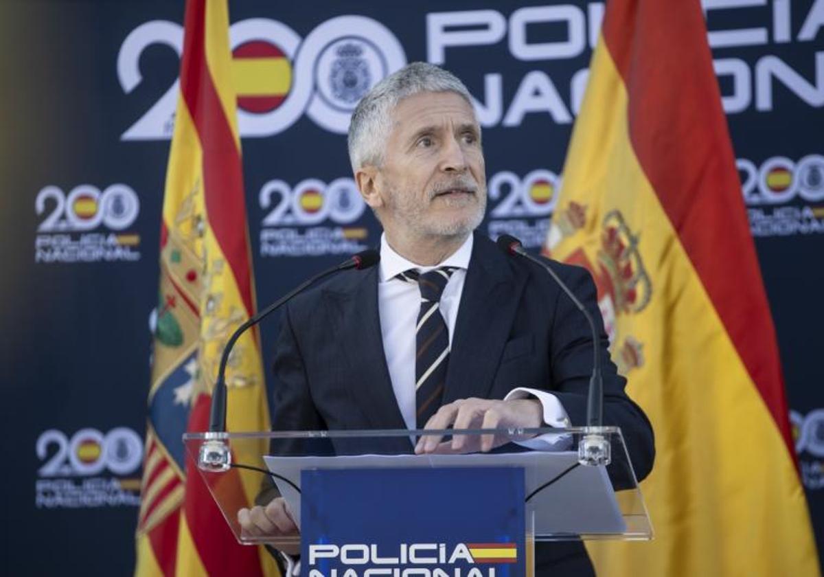 El ministro del Interior, Fernando Grande Marlaska, interviene durante la inauguración de una comisaría de Policía Nacional