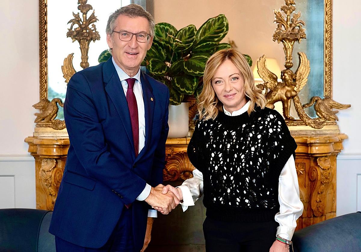 El líder del PP, Alberto Núñez Feijóo, y la primera ministra Giorgia Meloni