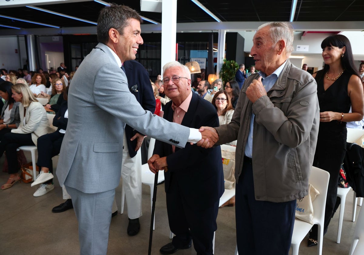 Imagen del presidente de la Generalitat, Carlos Mazón, en la presentación del programa social Viaja+65