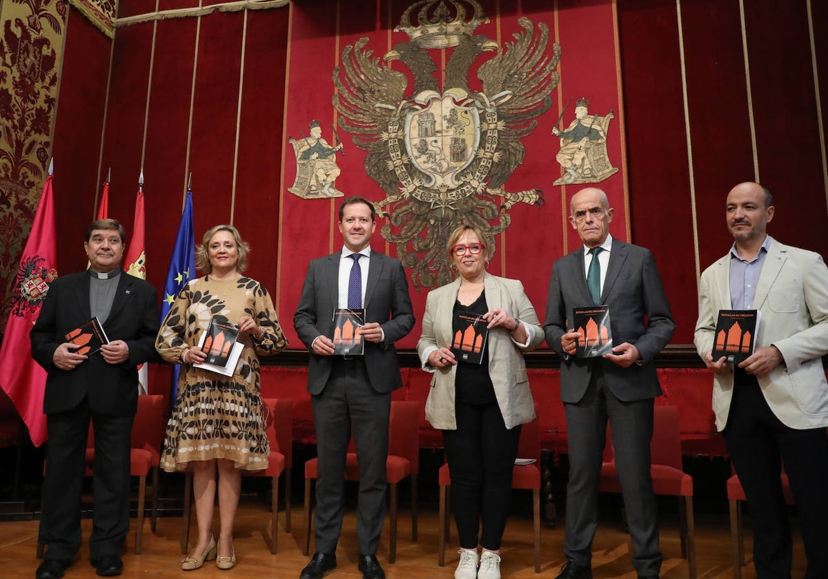 Carlos Velázquez y Carmen Teresa Olmedo han presidido en el ayuntamiento la presentación del festival