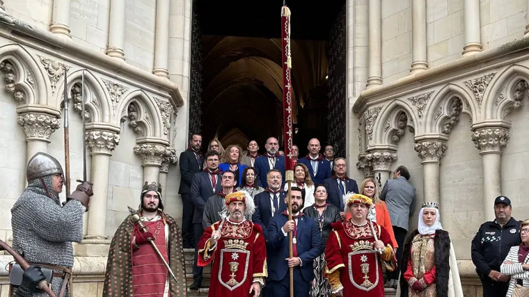 Tras la eucaristía, la corporación municipal ha desfilado por distintos puntos de Cuenca