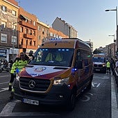 Una colisión entre un turismo y una motocicleta provoca el atropello de dos peatones en la calle Bravo Murillo