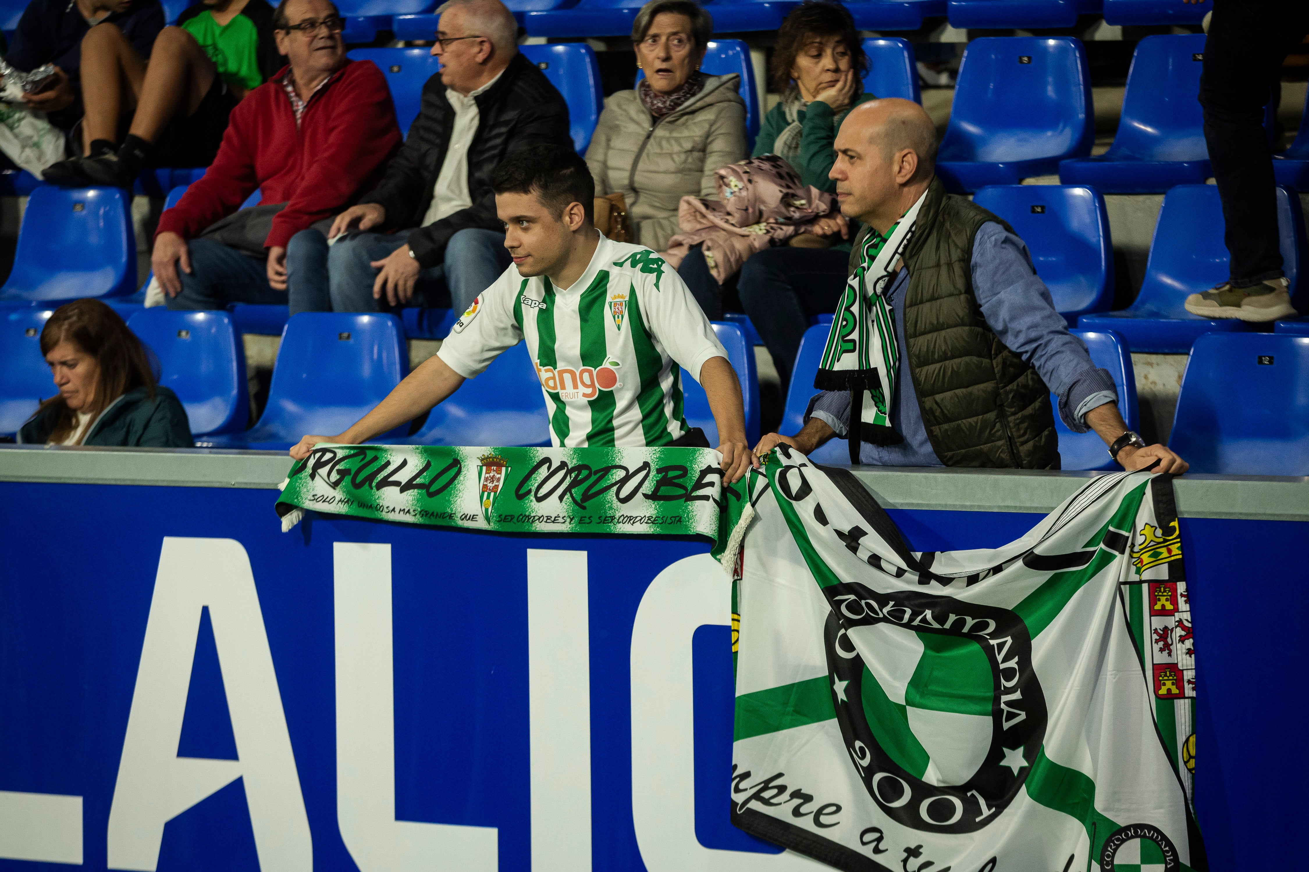 La severa derrota del CórdobaCF en Huesca, en imágenes