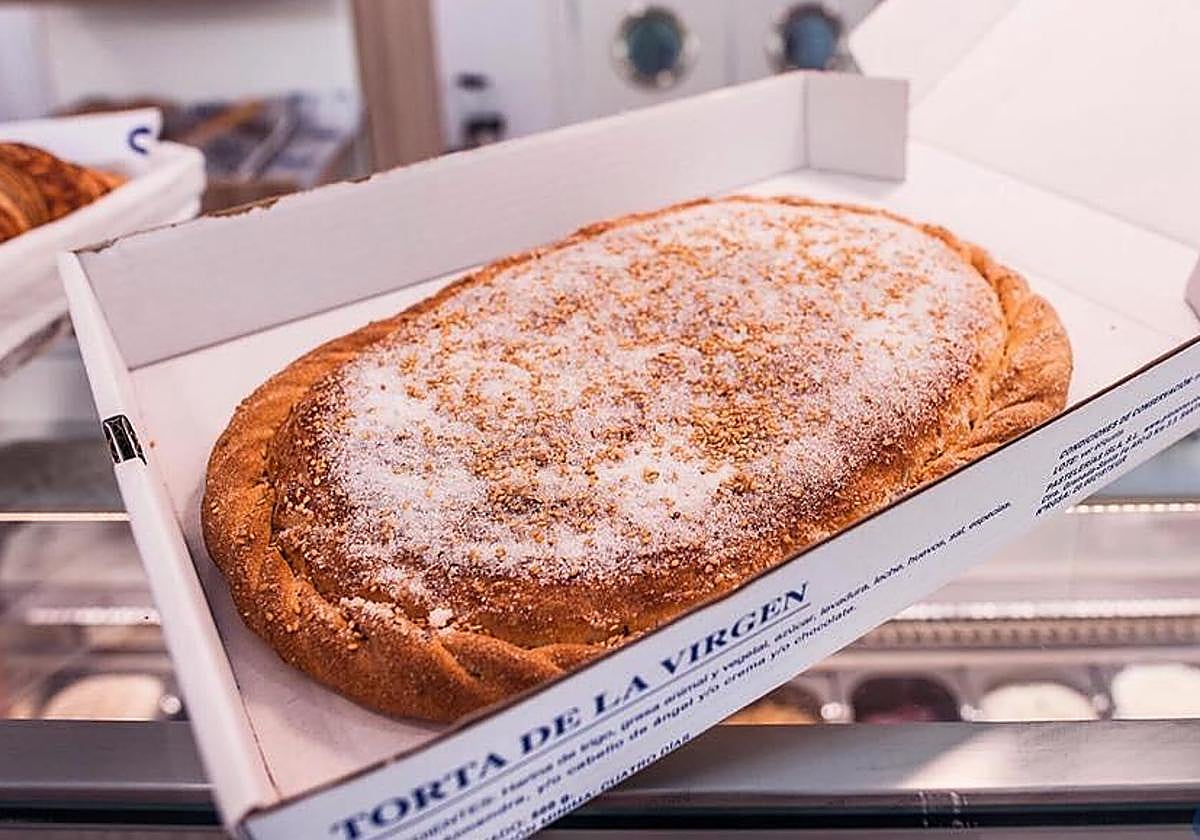 La Torta de la Virgen es un dulce típico de Granada en honor a su patrona