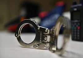 Los Mossos neutralizan a un hombre que les disparó con una escopeta de balines tras pedir que «lo matasen»