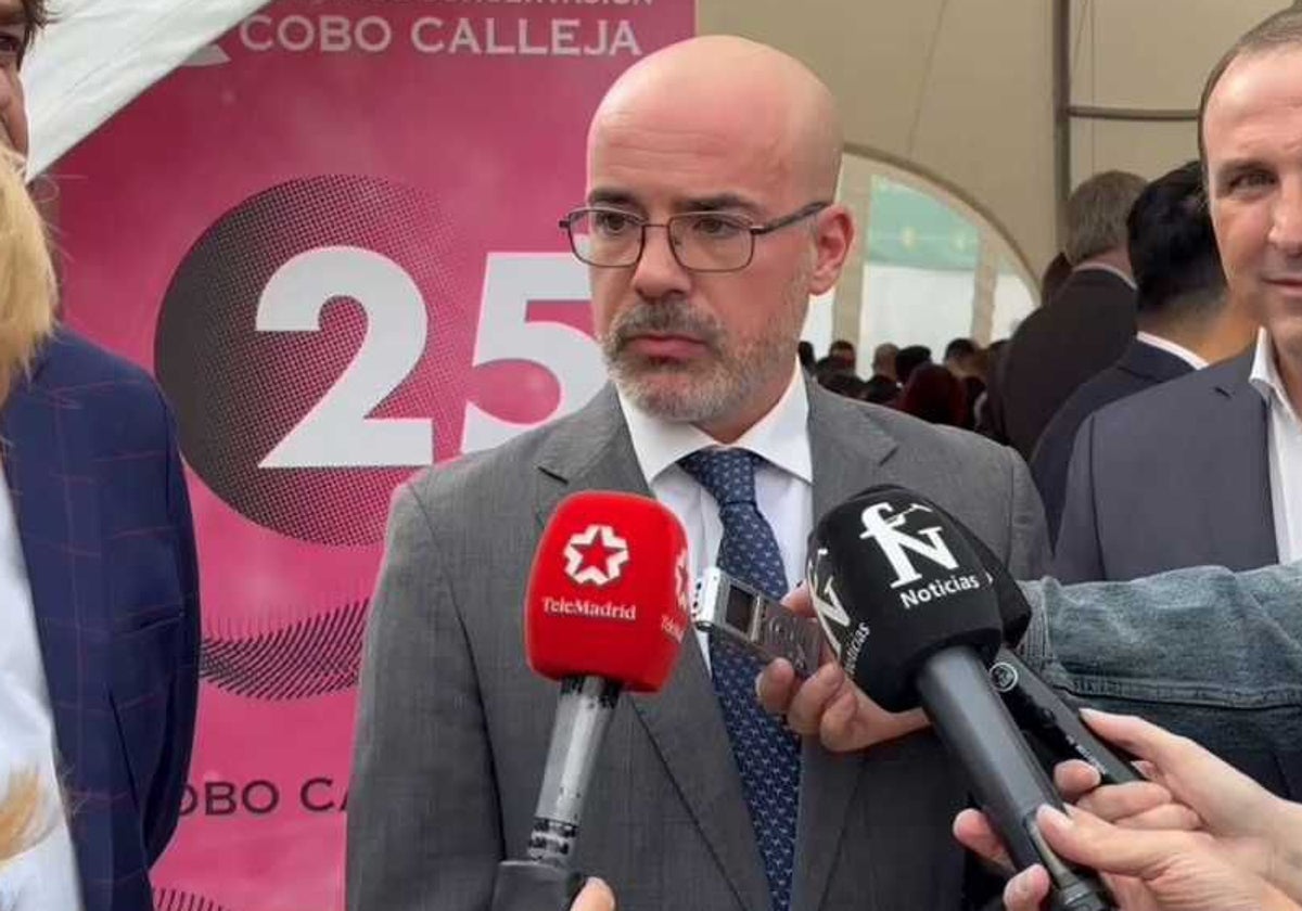 El delegado del Gobierno, Francisco Martín, en Cobo Calleja, donde apoyó al alcalde de Fuenlabrada