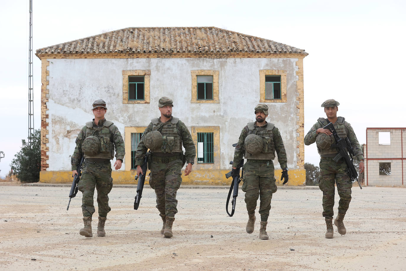 Fotos: Los militares de la BRI X se adiestran para sus misiones en el Líbano y Letonia
