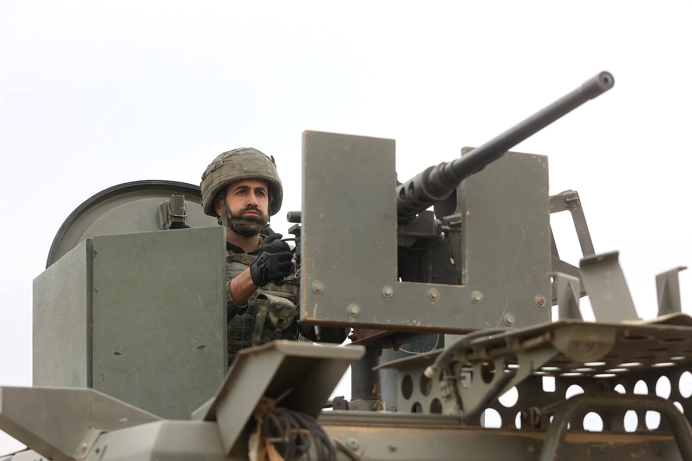 Fotos: Los militares de la BRI X se adiestran para sus misiones en el Líbano y Letonia