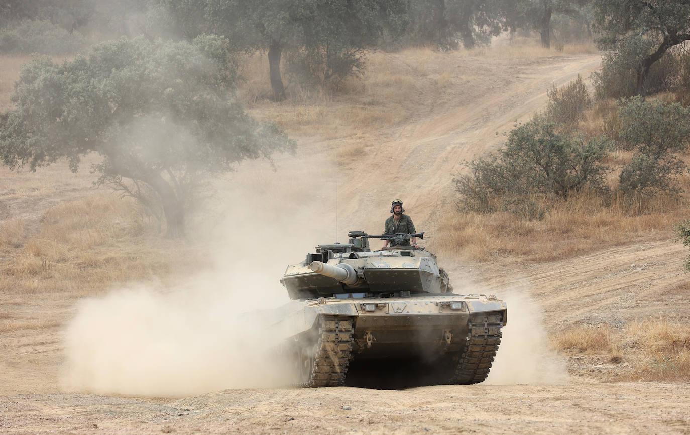 Fotos: Los militares de la BRI X se adiestran para sus misiones en el Líbano y Letonia