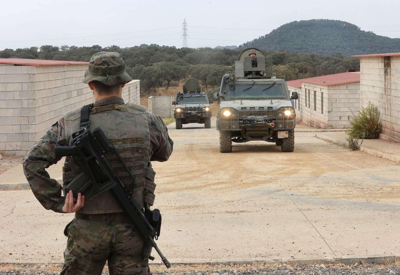 Fotos: Los militares de la BRI X se adiestran para sus misiones en el Líbano y Letonia