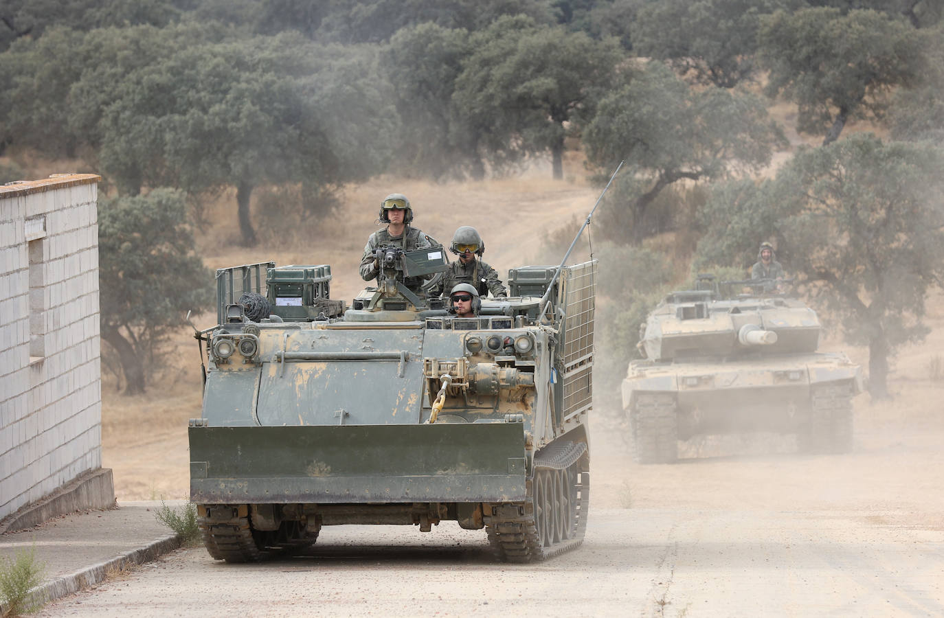 Fotos: Los militares de la BRI X se adiestran para sus misiones en el Líbano y Letonia