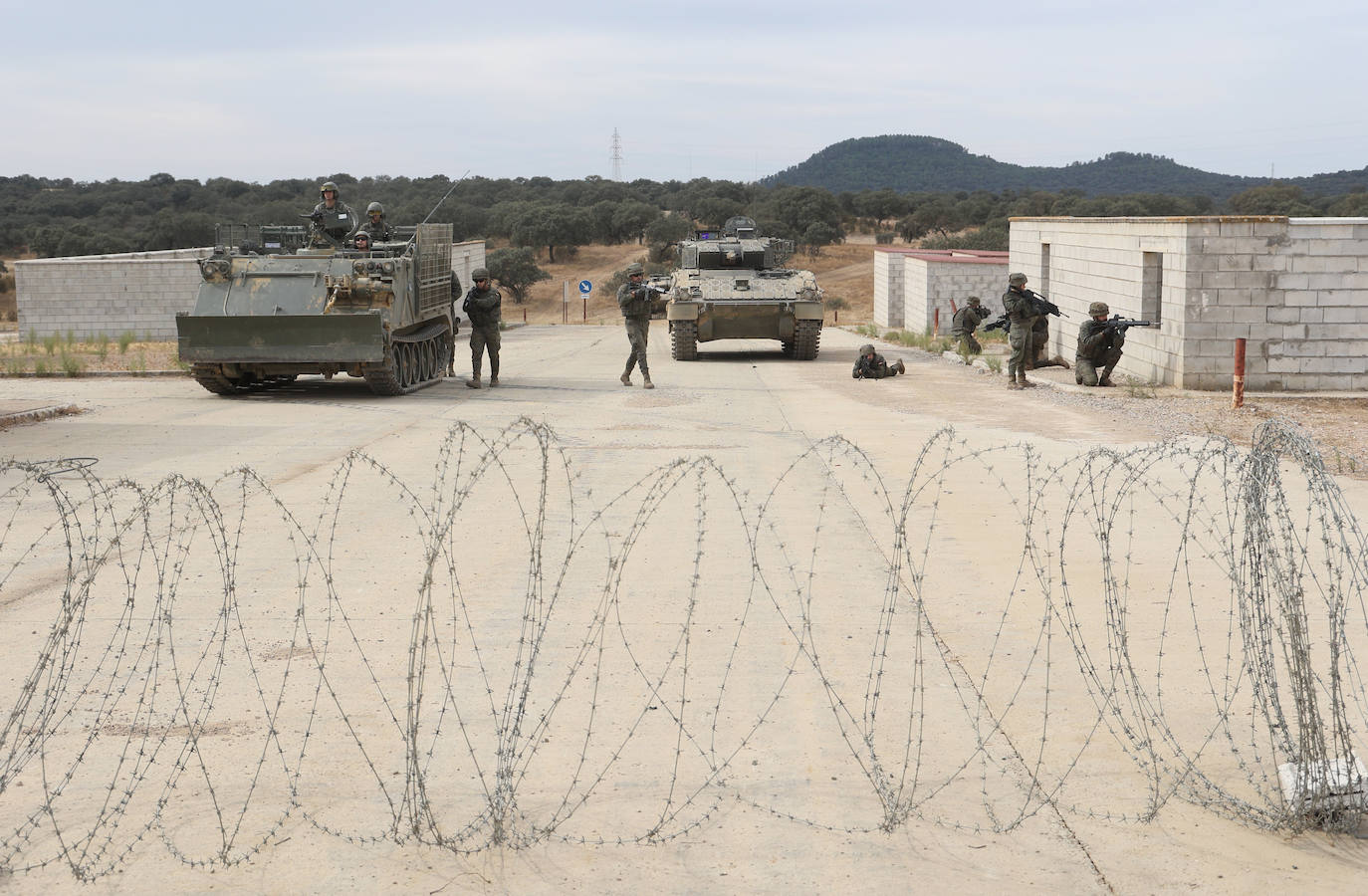 Fotos: Los militares de la BRI X se adiestran para sus misiones en el Líbano y Letonia
