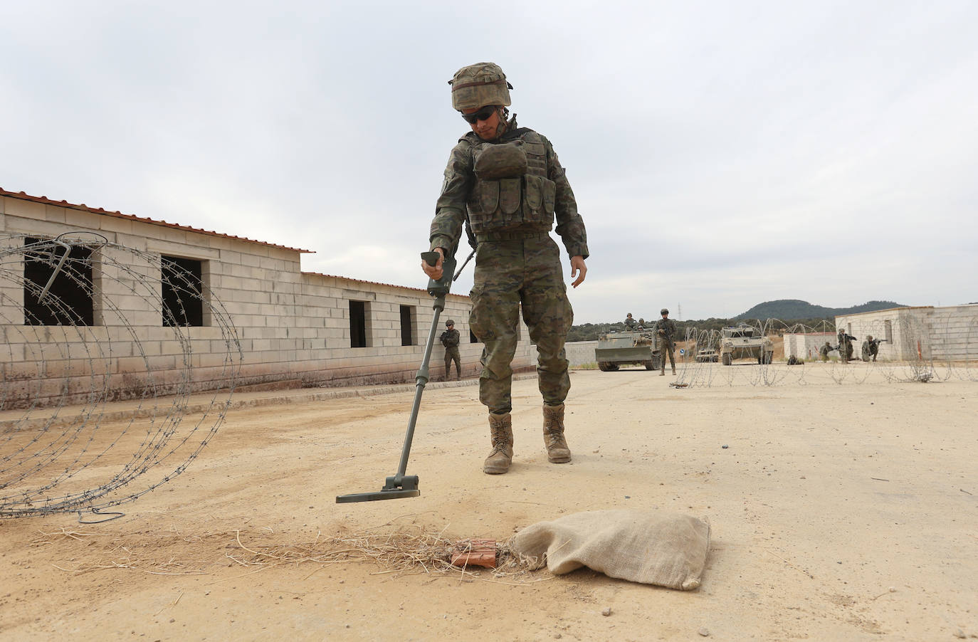 Fotos: Los militares de la BRI X se adiestran para sus misiones en el Líbano y Letonia