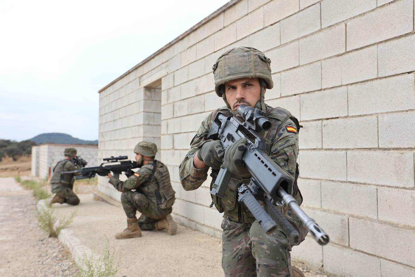 Fotos: Los militares de la BRI X se adiestran para sus misiones en el Líbano y Letonia